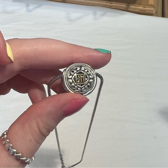 John Mederios Antiqua Sliding Circle Pendant - Picture 4 of 6